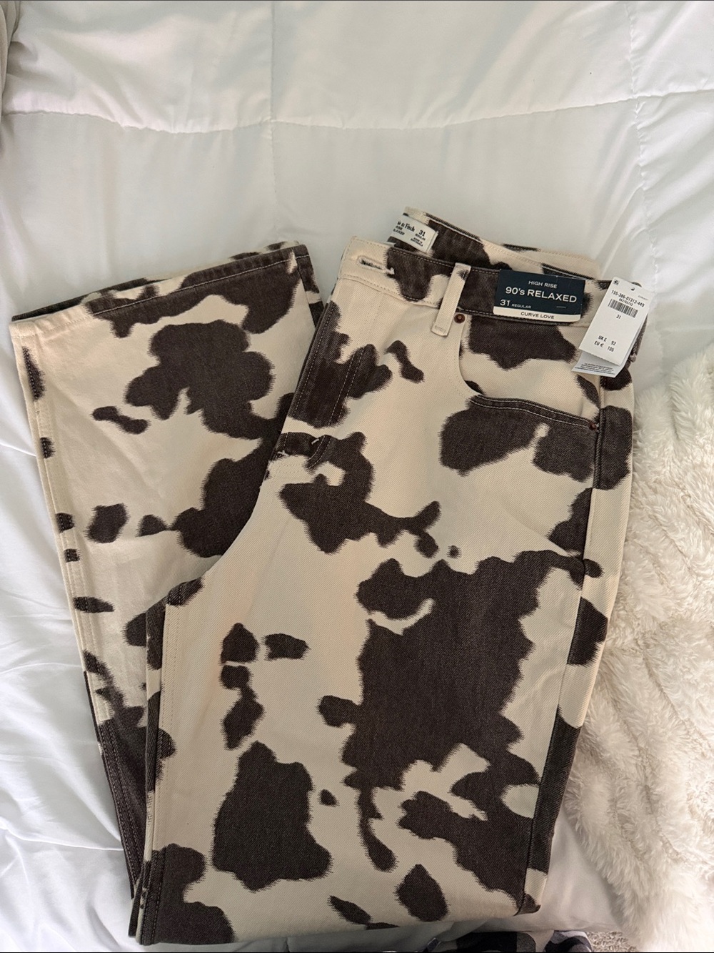 Abercrombie & Fitch Cow Print Relaxed Jeans - Cream & Brown - Picture 5 of 6